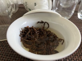 秋天喝紫阳富硒茶红茶好还是富硒茯茶好?