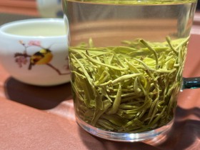 紫阳翠峰茶叶跟茶汤是嫩黄色并不绿是怎么回事?