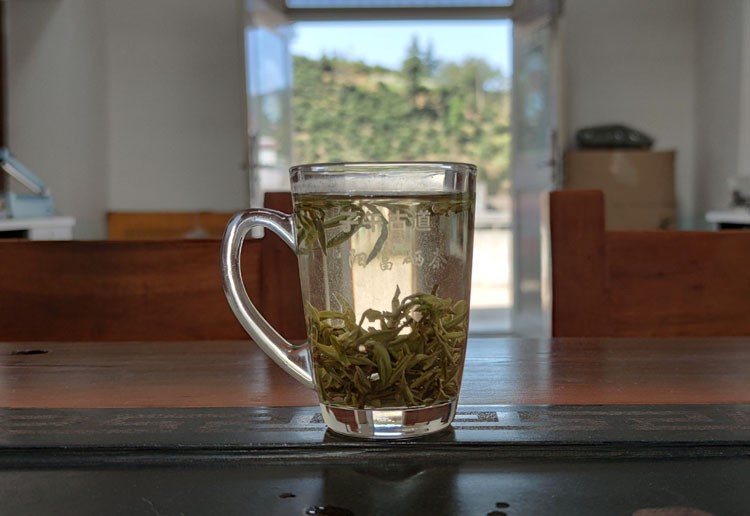 泡紫阳毛尖留一部分茶汤续水是不是更好？