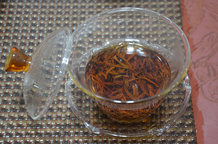 安康紫阳富硒红茶适合闷泡喝吗？