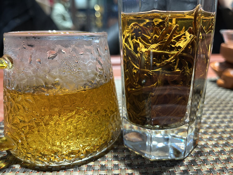 紫阳红茶里边为什么有绿茶呢？