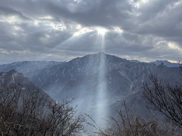 秦岭户外线路人头山山顶品紫阳富硒茶