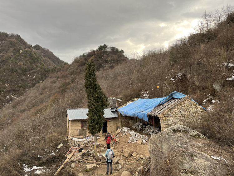 秦岭户外线路人头山山顶品紫阳富硒茶